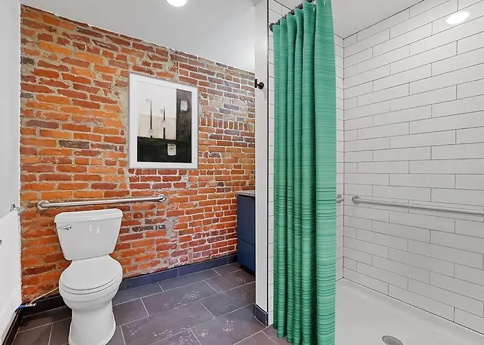 Apartment Modern With Pool Table! Pet-friendly!