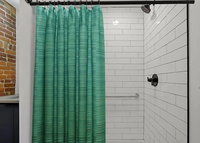 Apartment Modern With Pool Table! Pet-friendly!