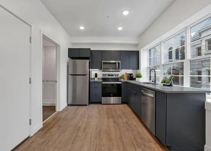 Apartment Modern With Pool Table! Pet-friendly! *