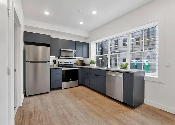 Apartment Modern With Pool Table! Pet-friendly!
