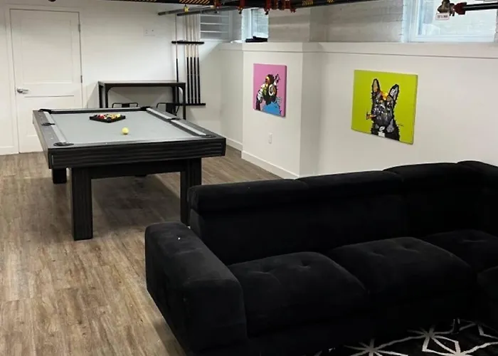 Apartment Modern With Pool Table! Pet-friendly! *