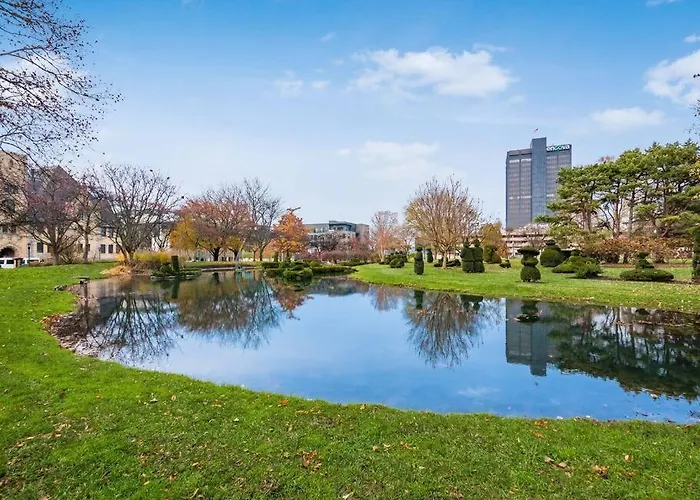 Modern With Pool Table! Pet-friendly! Apartment Columbus